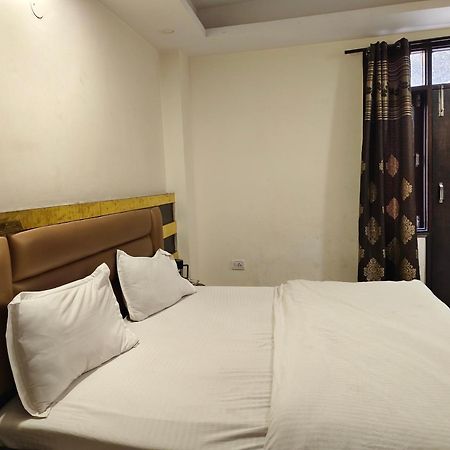 Hotel Perfect Spot- Main Bazar - Walking Metro Station New Delhi Exterior foto