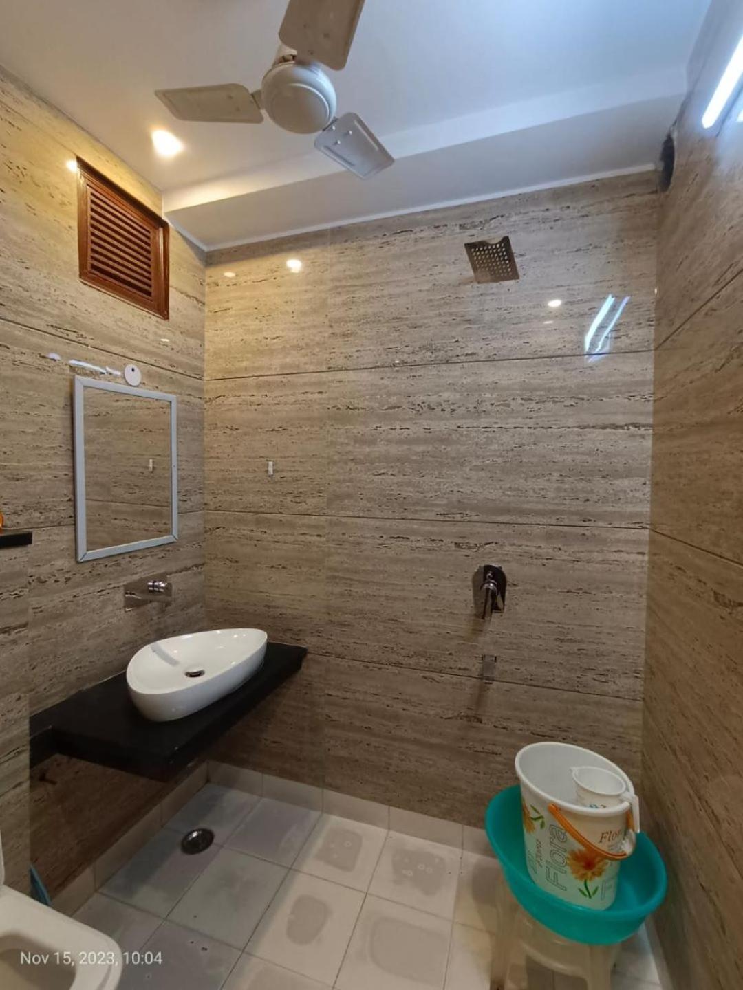 Hotel Perfect Spot- Main Bazar - Walking Metro Station New Delhi Exterior foto