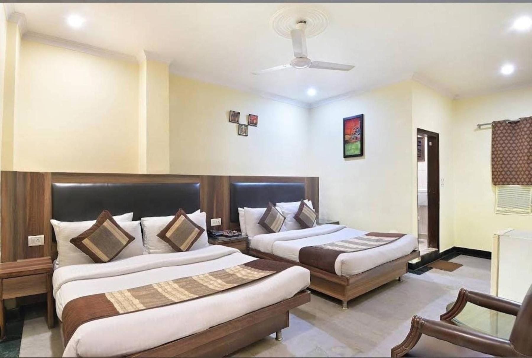 Hotel Perfect Spot- Main Bazar - Walking Metro Station New Delhi Exterior foto