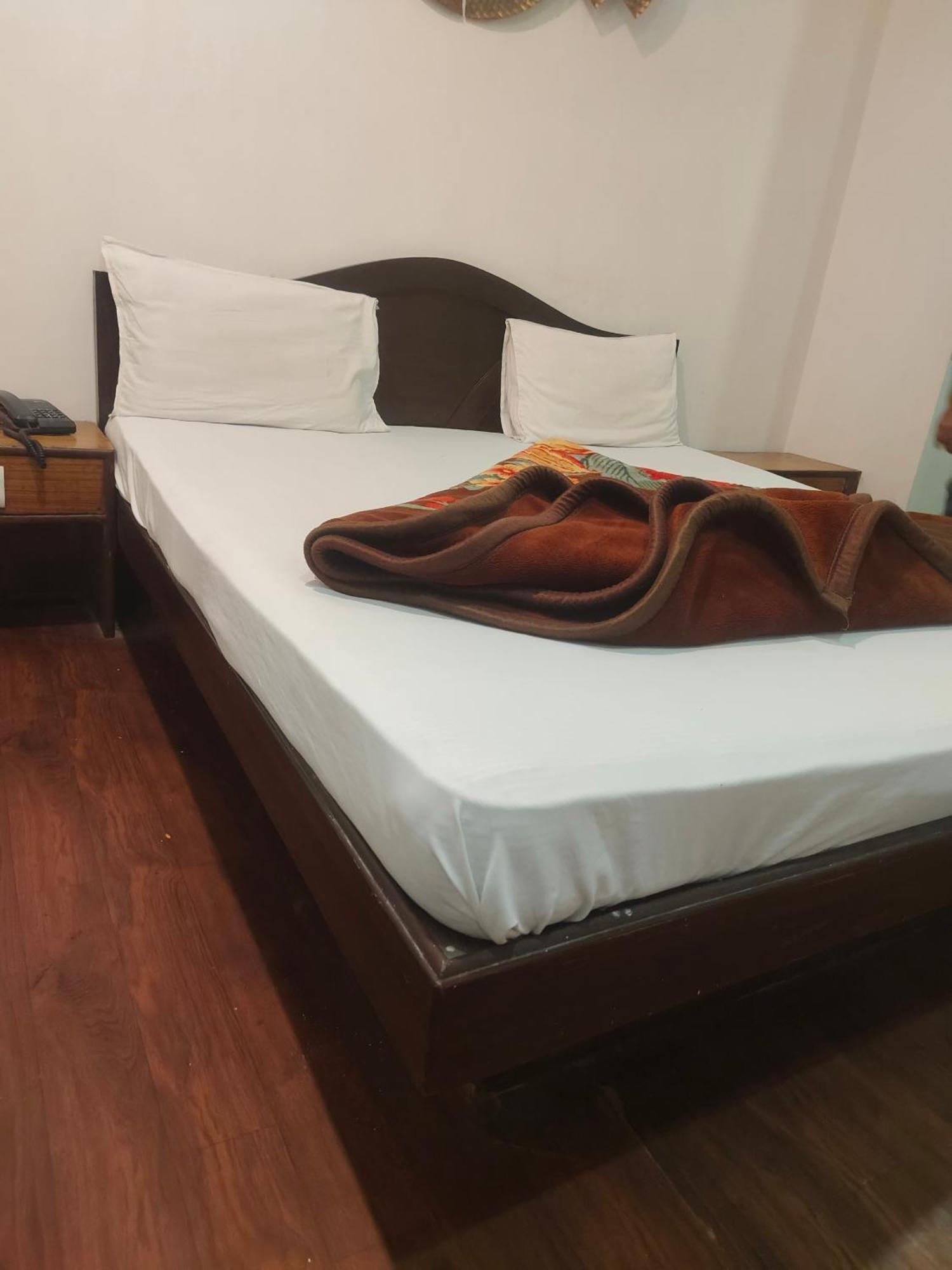 Hotel Perfect Spot- Main Bazar - Walking Metro Station New Delhi Exterior foto