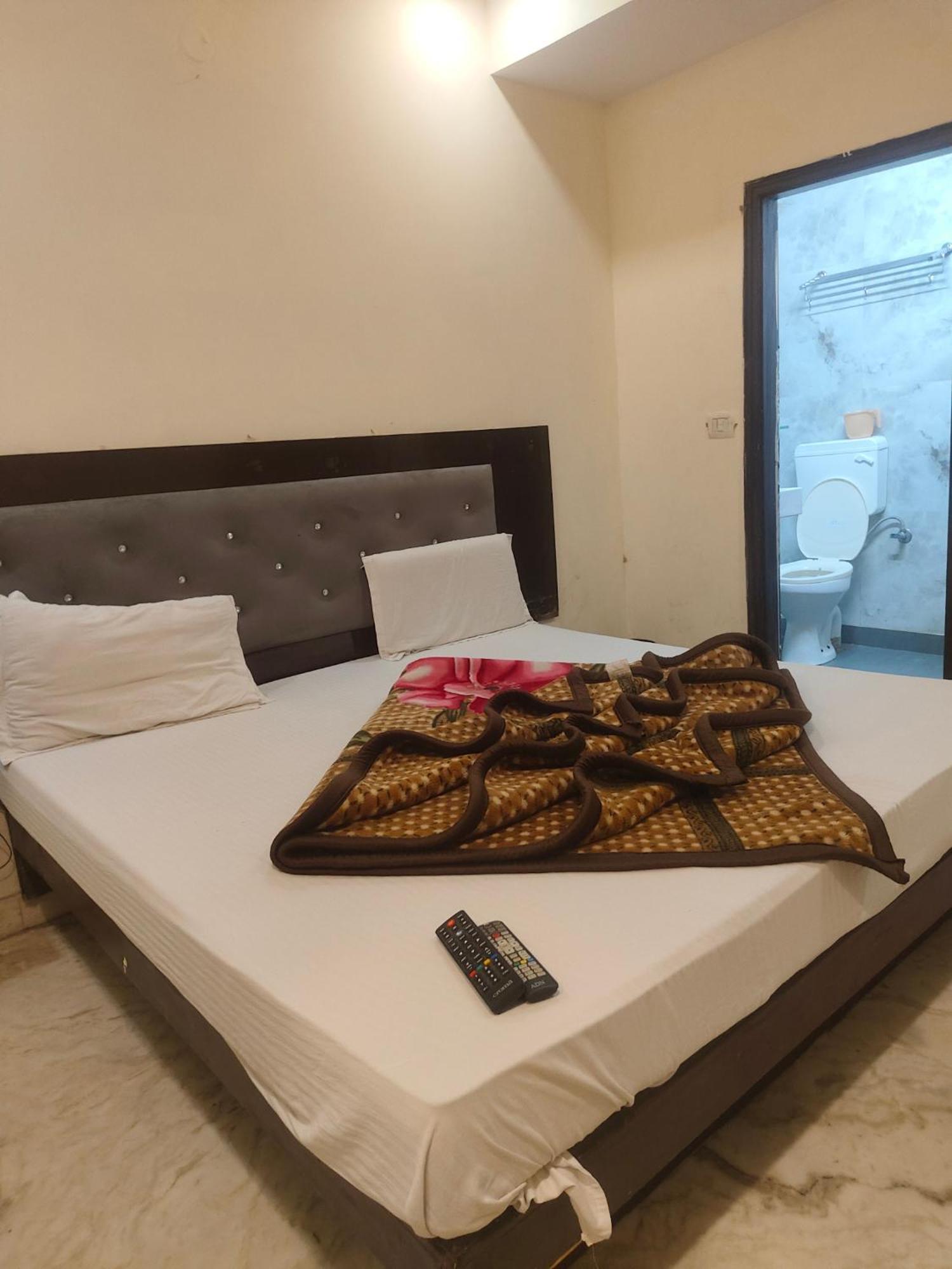 Hotel Perfect Spot- Main Bazar - Walking Metro Station New Delhi Exterior foto