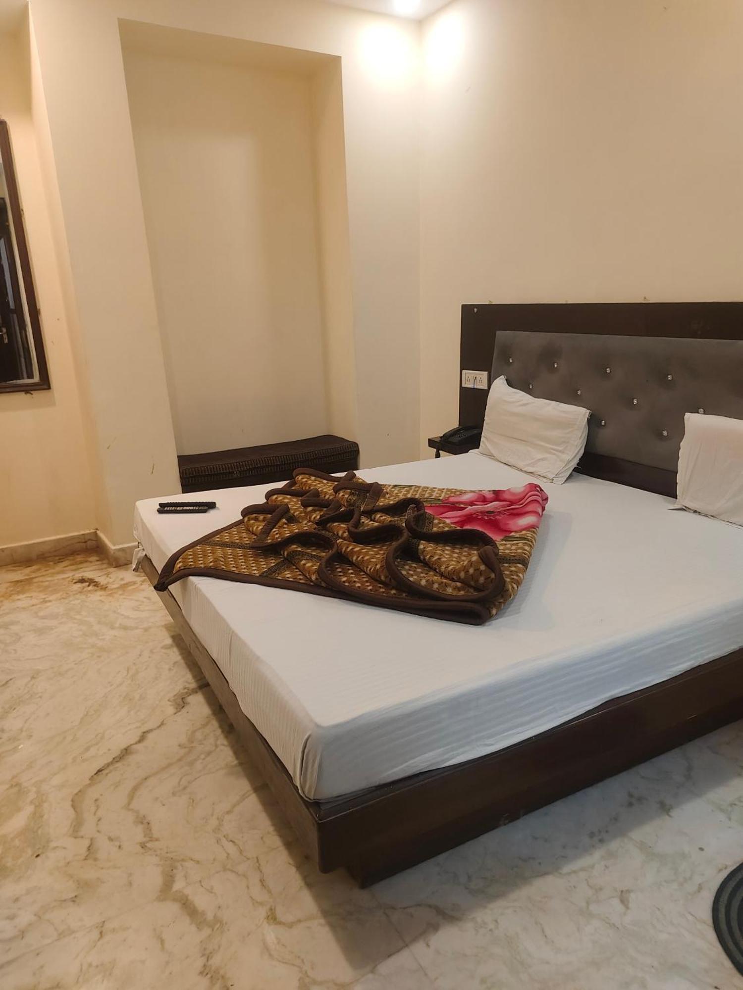 Hotel Perfect Spot- Main Bazar - Walking Metro Station New Delhi Exterior foto
